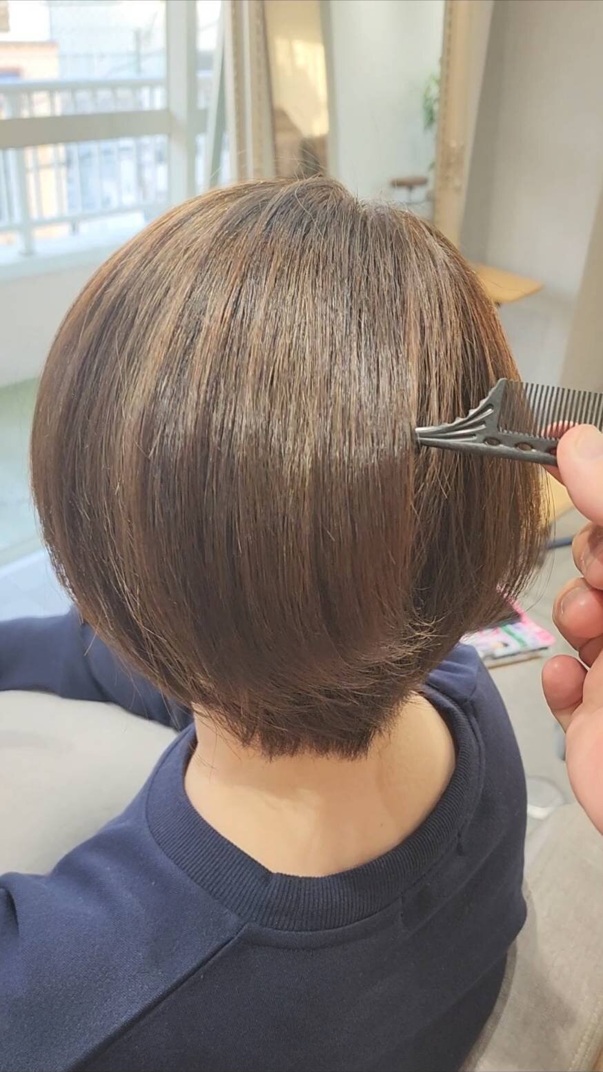 ブラウンのショートボブ 髪質改善ストレートの仕上がり